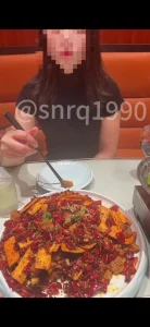 ［原创］熟女人妻落地窗前操趴床上淫水直流滴的地毯上都是