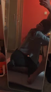 （原创）在外清纯，在内红边黑丝+小皮鞋，先跪着口在对镜后入极品